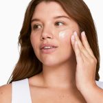 Clinique Dramatically Different Daily Moisturizing Lotion+ For Dry To Dry Combination Skin Types With Glycerin + Urea | Hydrating - Image 4